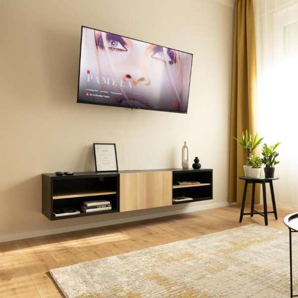 جای تلویزیون در پذیرایی مربع کجاست ؟